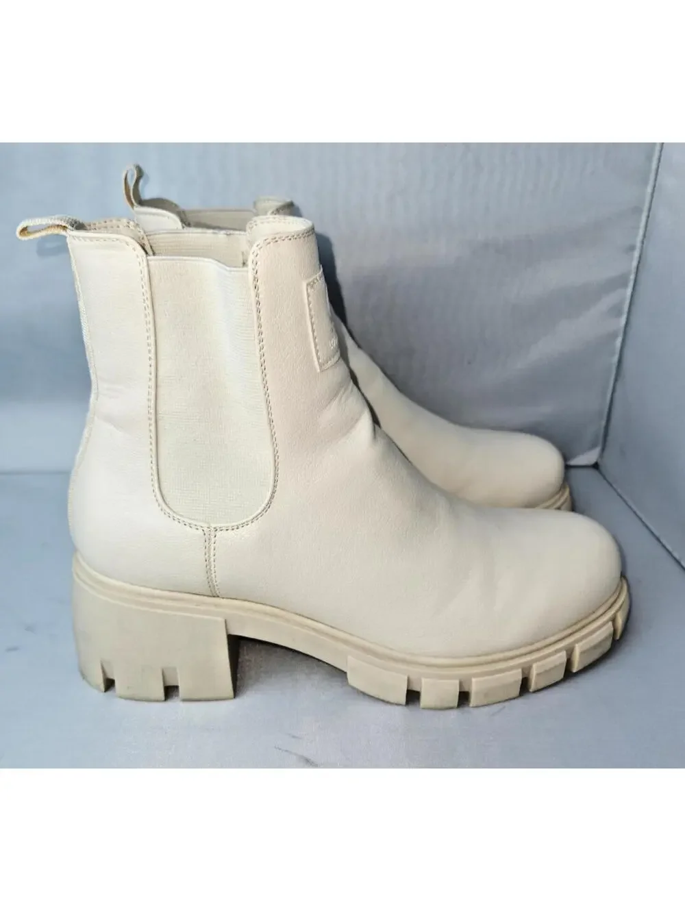 Gogo GBG White Chunky Chelsea Ankle Boots Size 8.5